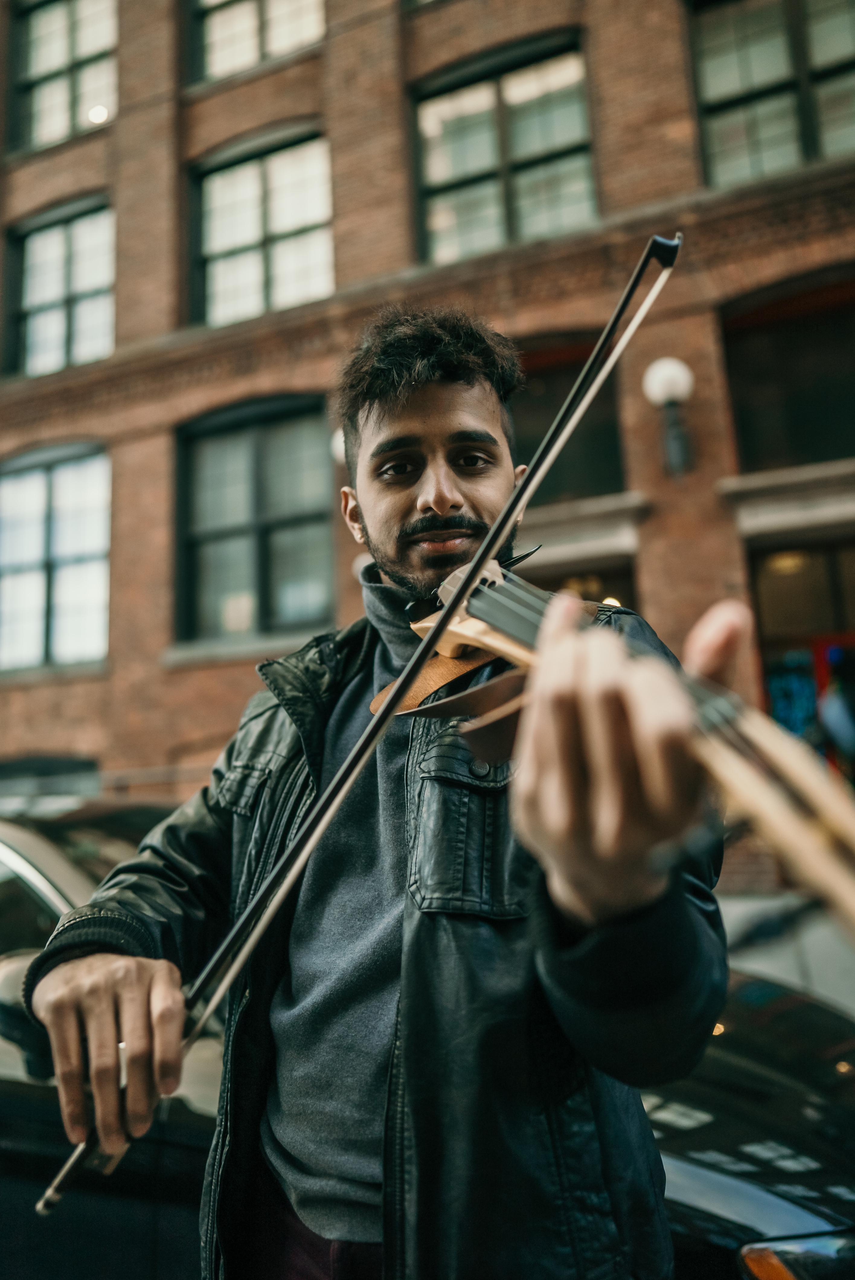 Achi Bala playing violin on a New York street